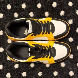 BRAND-NEW & VERY TRENDY | Super Sporty Yellow and Black Sneakers